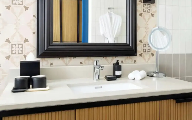 Hotel Santiago, Curio Collection by Hilton