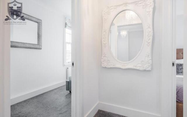 Castle Properties: The Sovereign 5 Bed Town House