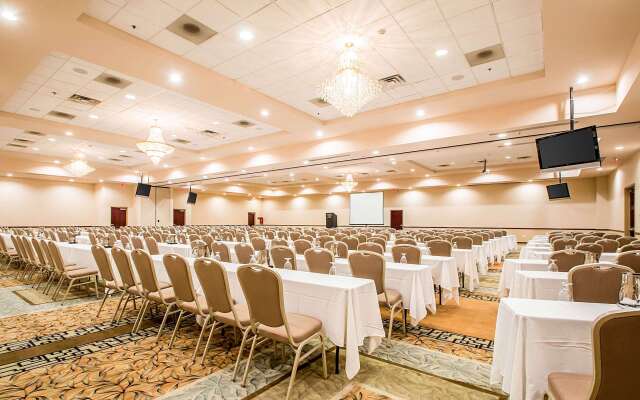 Clarion Inn Elmhurst - Oak Brook near I-88, I-290, I-294