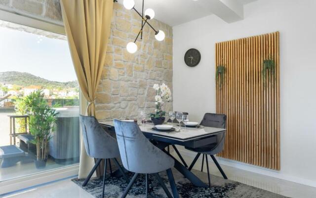TEONA Luxury Apartment with jacuzzi and terrace sea view