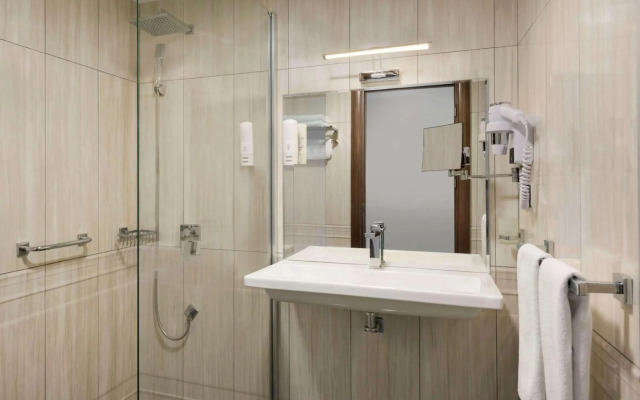 Monte Carlo Inn Vaughan Suites
