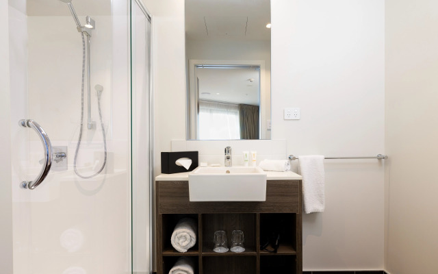 Отель Oaks Auckland