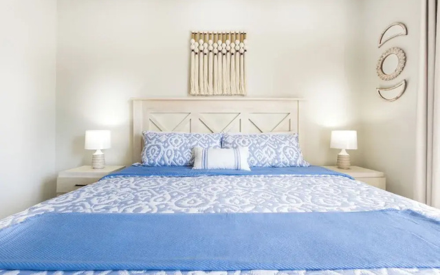 Stylish 1BR Apartment – Pool Access, Close to Beach