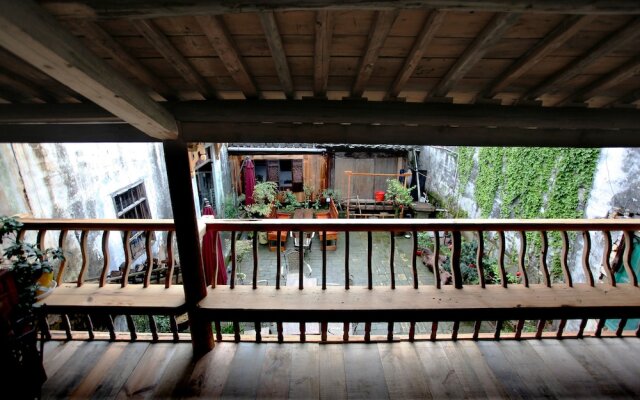 Huangshan old street courtyard