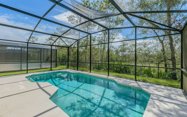 4 bed House/w pool & Garage