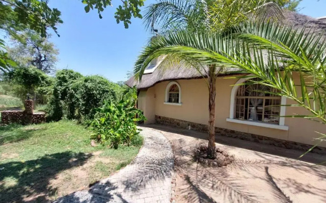 Mobola Lodge
