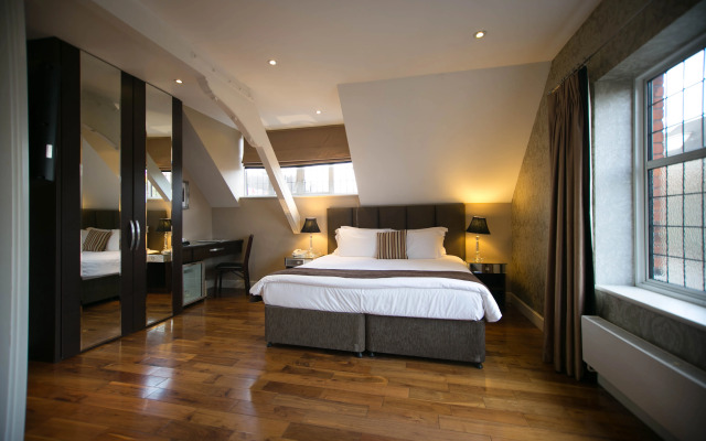 The Pillar Hotel