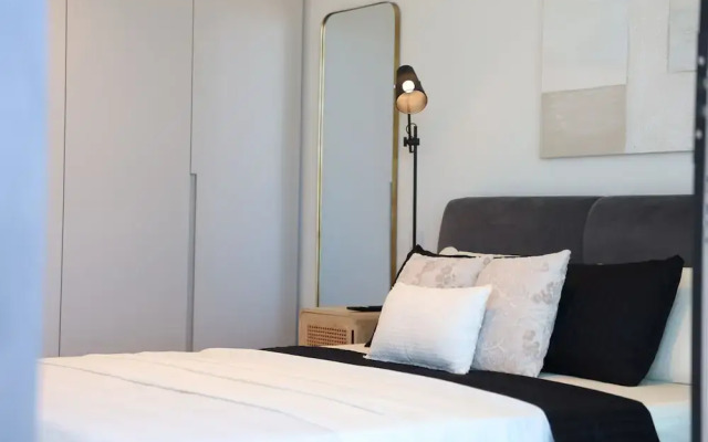 Luxury High Floor Suite Mercury Towers
