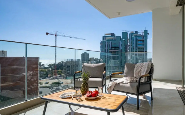 "sanders Dione Residences - Pleasant 2-bedroom Apartment With Sea View"