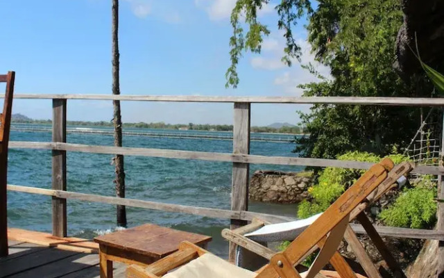 Nkhudzi Beach Lodge