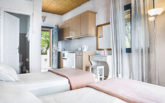 Metaxatos Apartments