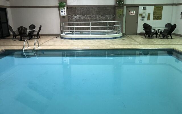 Holiday Lodge Hotel & Conference Center