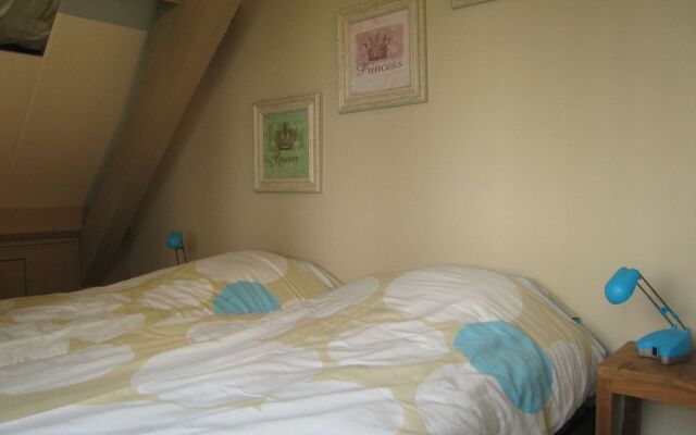 Spacious Villa near Sea in Sluis