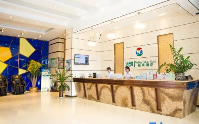 Wodun Platinum Hotel (Qinzhou East Railway Station Niannianfeng Plaza)