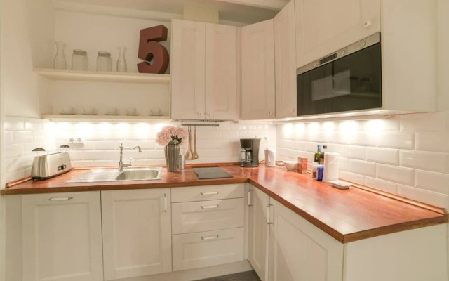 Stylish 1 Bedroom Apartment With Terrace in Lesseps