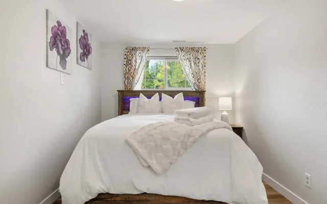 NEW Near Golf Yoga Classes Private Suite Wine