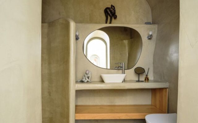 Oia Treasures Art Suites
