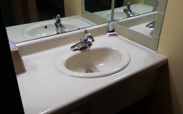 Family Budget Inn Harrison