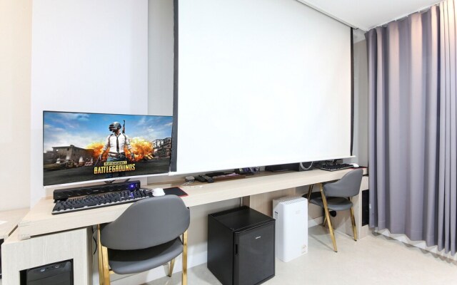 Continew Hotel