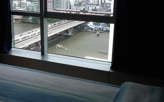 Baan Sathorn Riverfront