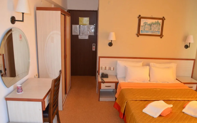 Megas Hotel