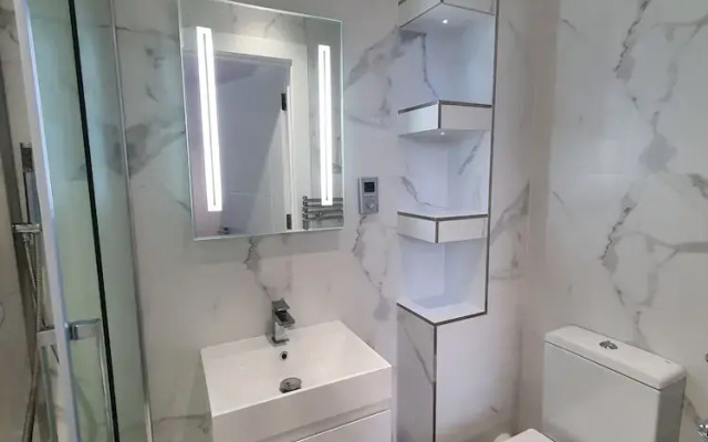 Modern Spacious Executive Apartment