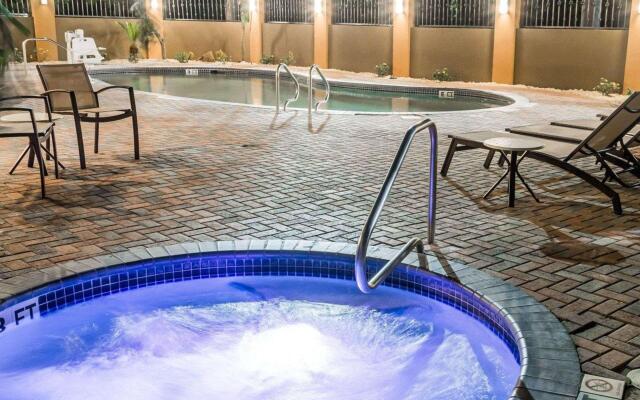 Comfort Inn & Suites