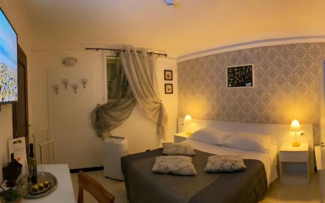 Hotel Actor