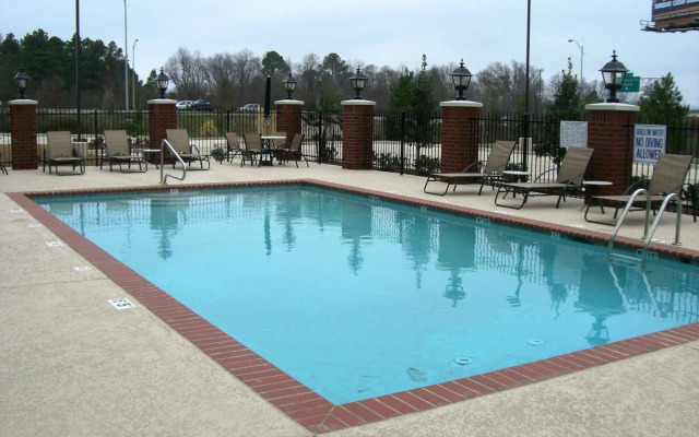 Holiday Inn Express & Suites West by IHG