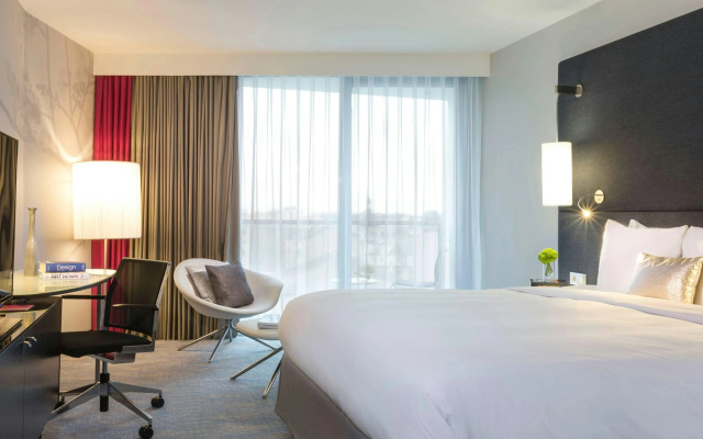 Renaissance Paris Arc de Triomphe Hotel - Image 6