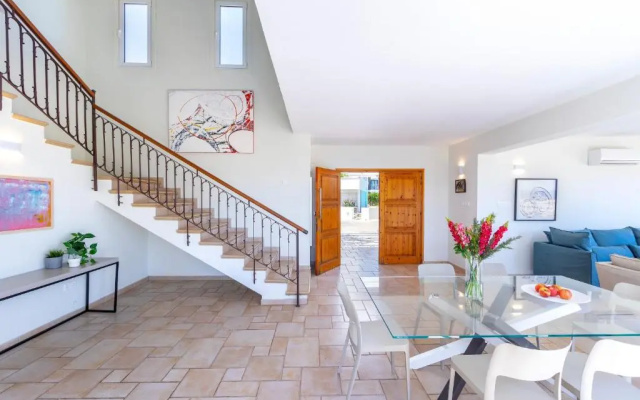 Protaras Seafront Villa Violetta