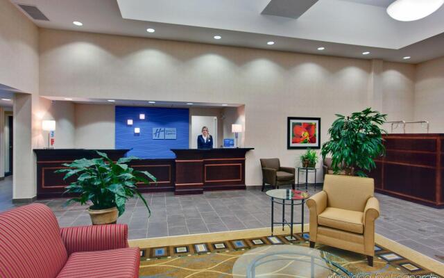 Holiday Inn Express and Suites Kincardine