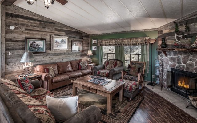 Buckhorn Cabin - Three Bedroom Cabin