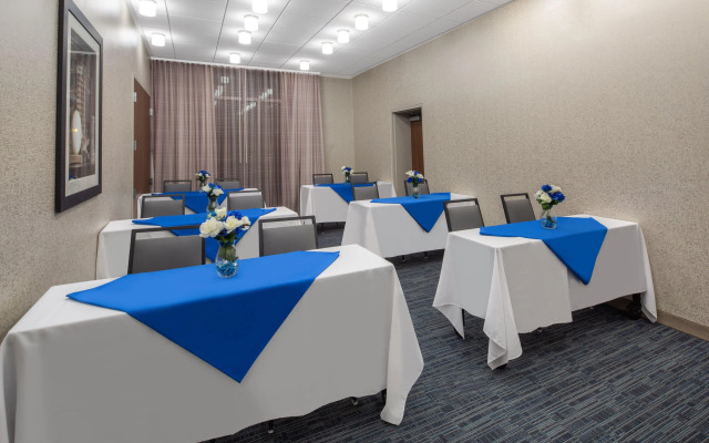 Holiday Inn Express & Suites Chico by IHG