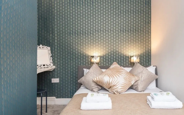 Newly Renovated & Moden Facing Ancient City Walls