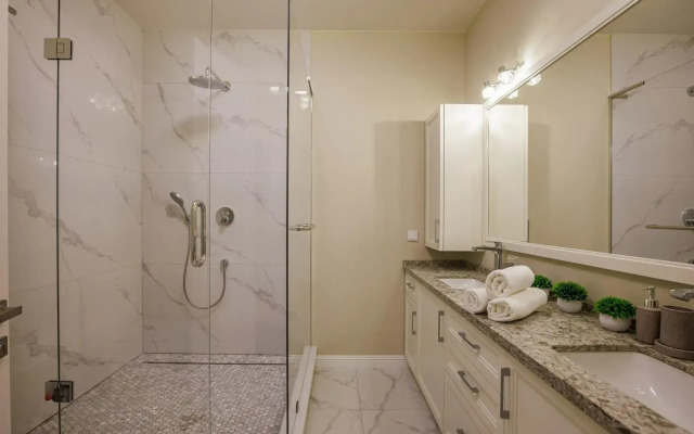 Апартамент Софийский