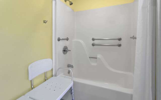 Super 8 by Wyndham Breaux Bridge