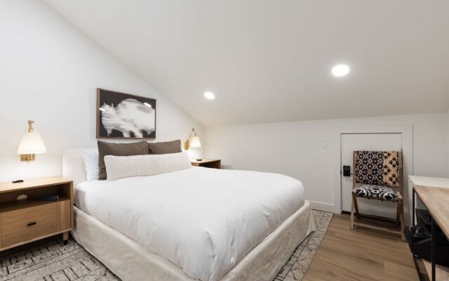 Classy Canyons Condo