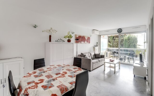 4 people apartment - AC and swimming pool by Weekome