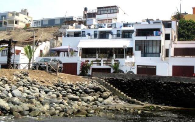 Hostal Los Delfines San Bartolo