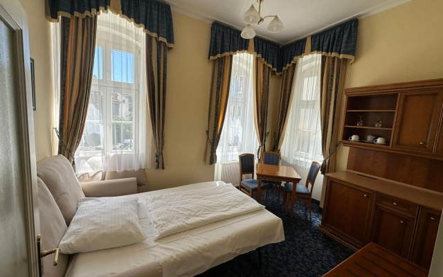 Ontario Hotel Garni