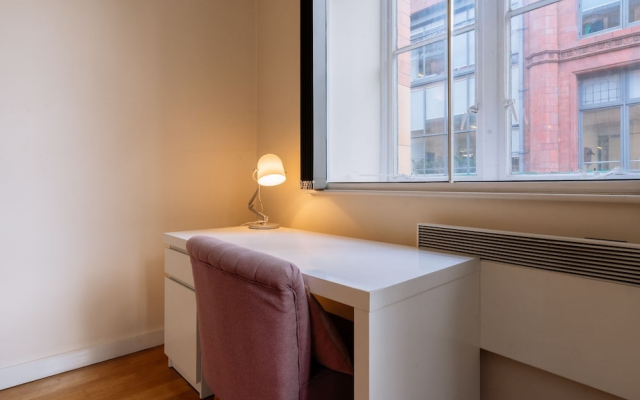 Bright 2BD Flat in Manchester