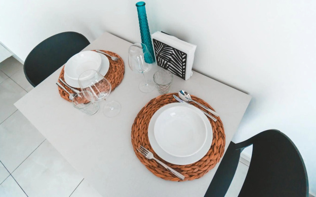 Ideal Location, Stylish 1BR Apartment with Free Parking