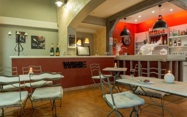 The Originals Access, Hostellerie des Pins