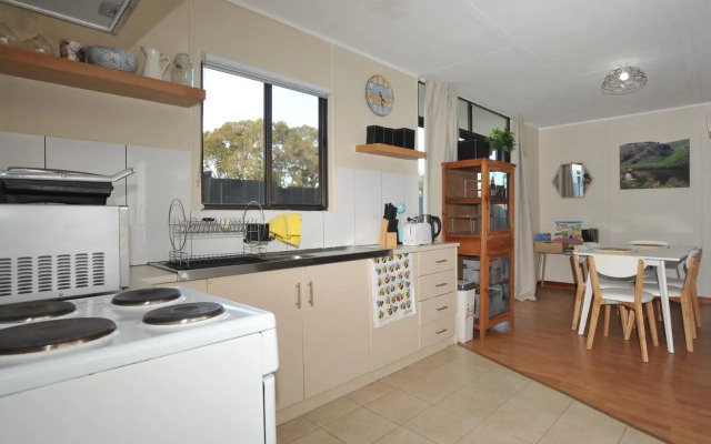Investigator Beach Breeze Apartments U3