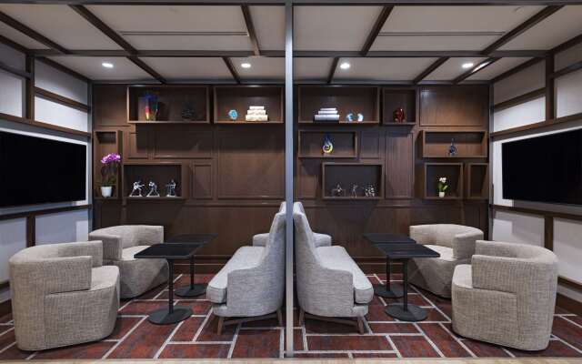 Hyatt Place Austin / Lake Travis / Four Points