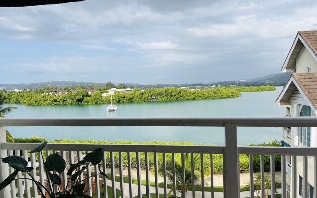 Luxury Apartments and Rooms The Lagoons