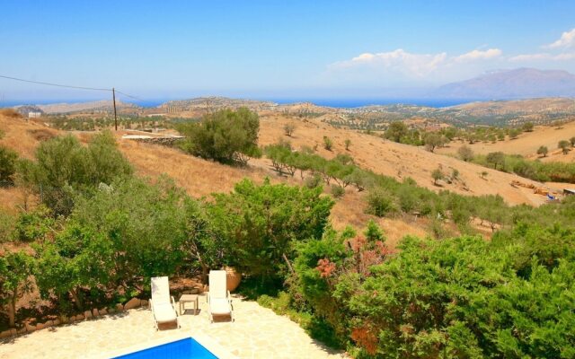 Peaceful Villa on Kamilari With Pool and Sun Lounger