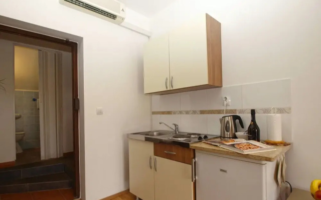 Apartment 785