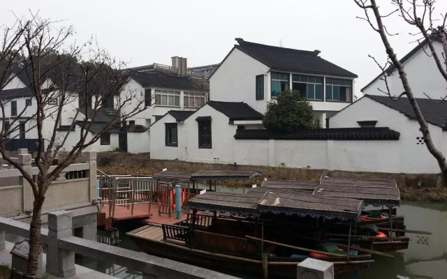Suzhou Luzhi Riverside Inn Hostel